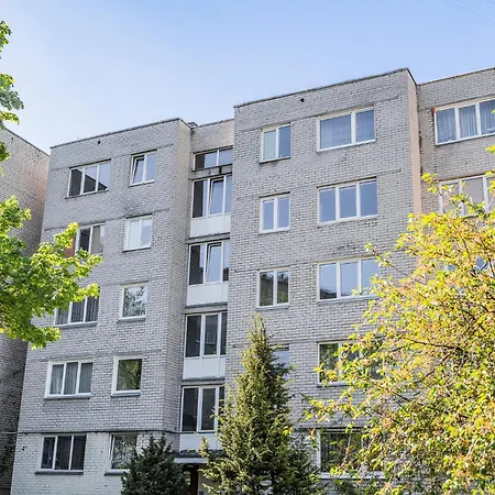Dzuku White Cozy Apartments Near Rail Station