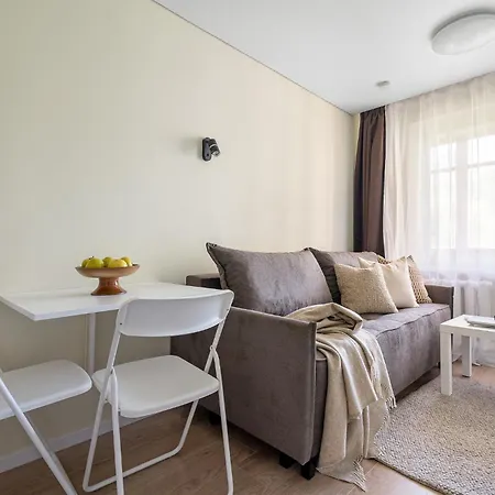 Dzuku White Cozy Apartments Near Rail Station